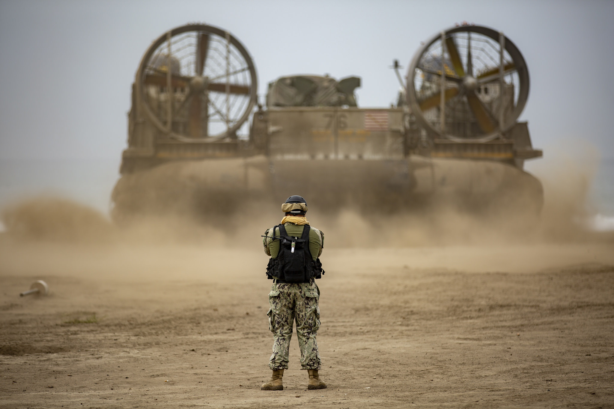 Navy Petty Officer 1st Class Brain Chilson, with Landing Craft Air Cushion (LCAC) 63, assigned to Assault Craft Unit (ACU) 5, watches over the departure of an LCAC from Red Beach in preparation of San Francisco Fleet Week Sept. 27, 2018. (Cpl. Jacob Farbo/Marine Corps)