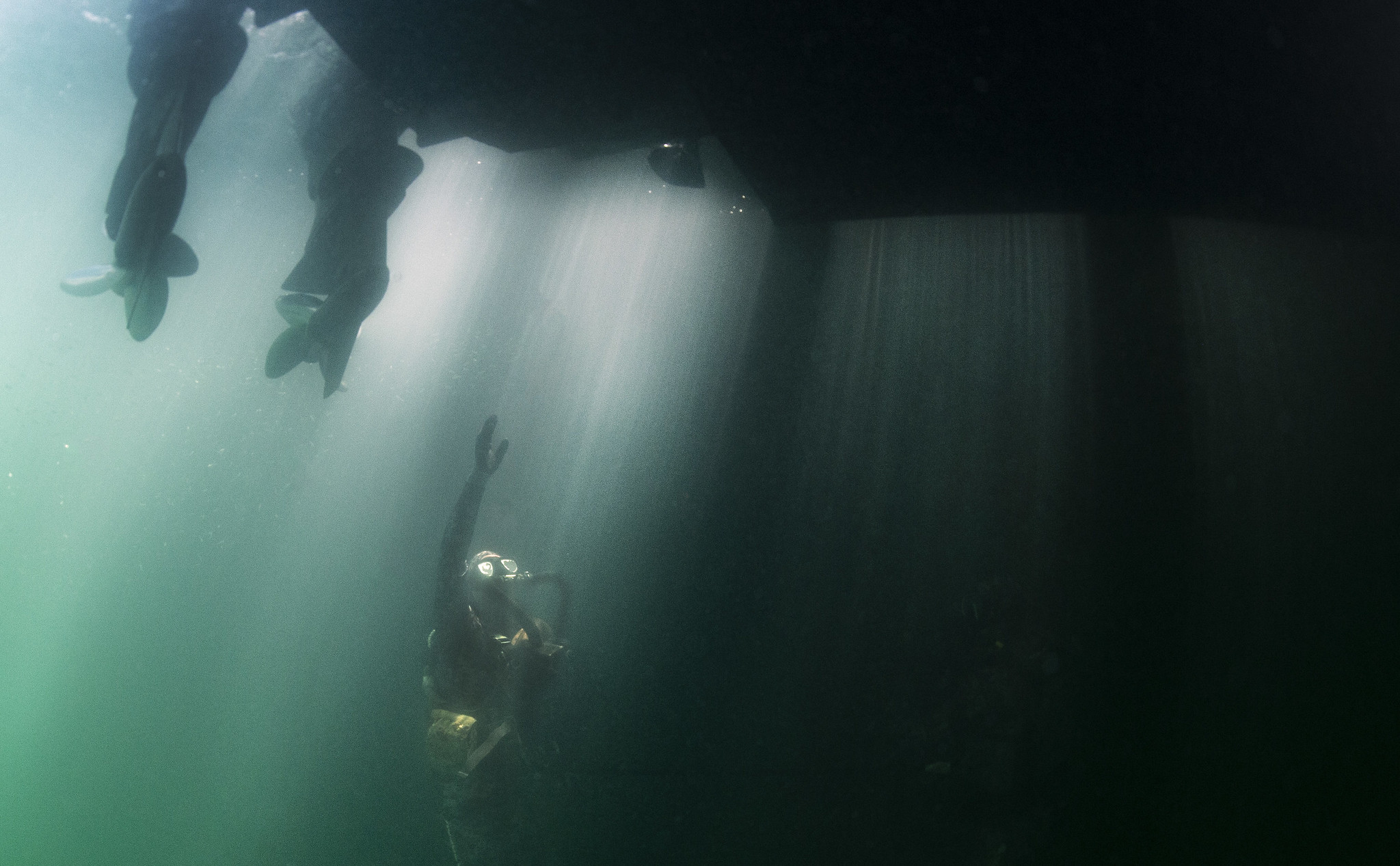 A sailor assigned to Naval Special Warfare Group 2 conducts military dive operations off the East Coast on May 29, 2019. (Senior Chief Mass Communication Specialist Jayme Pastoric/Navy)