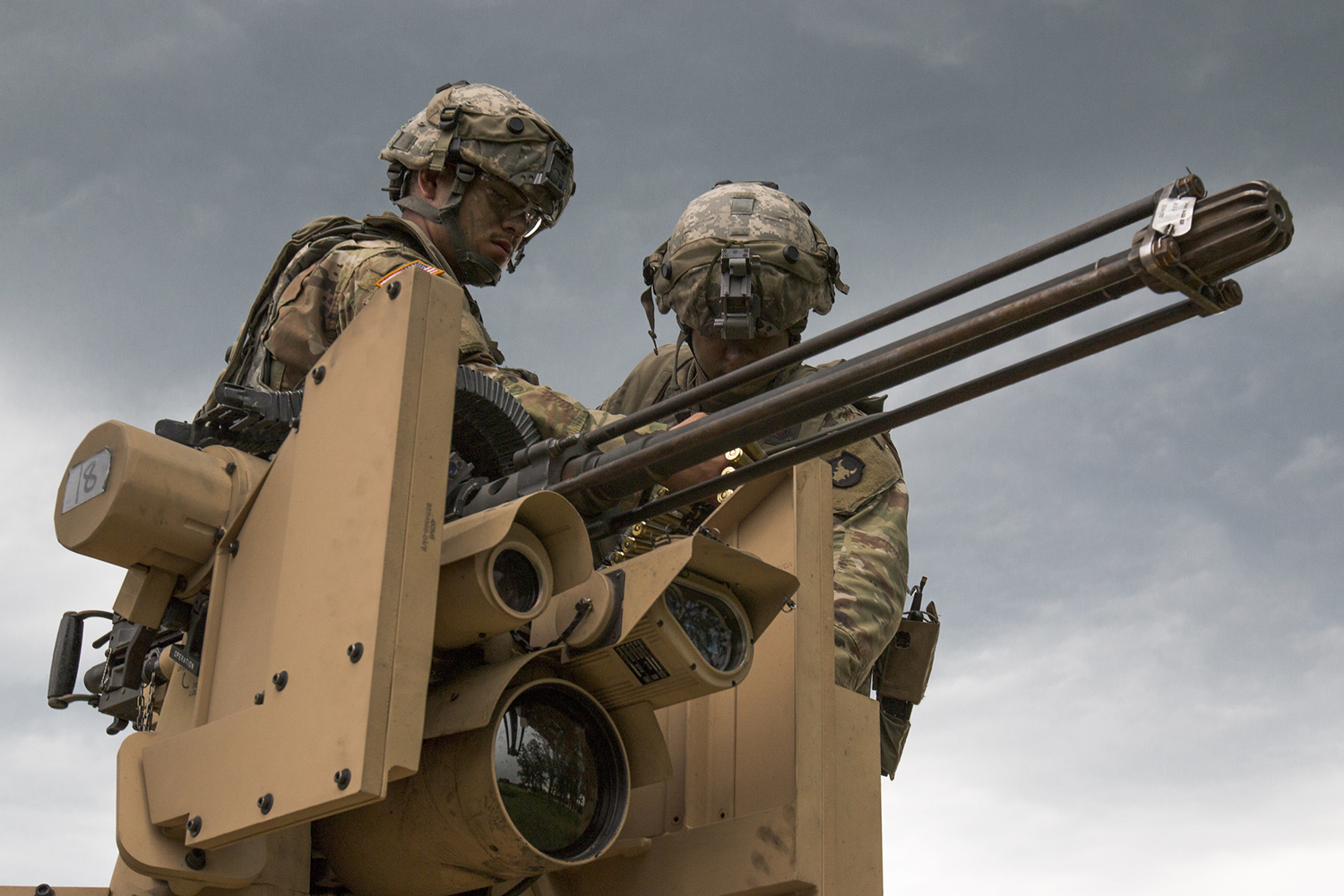 Iowa Army National Guard soldiers load a Common Remotely Operated Weapon Station during an eXportable Combat Training Capability rotation at Camp Ripley, Minn., on July 19, 2019. (Spc. Zachary M. Zippe/Army National Guard)