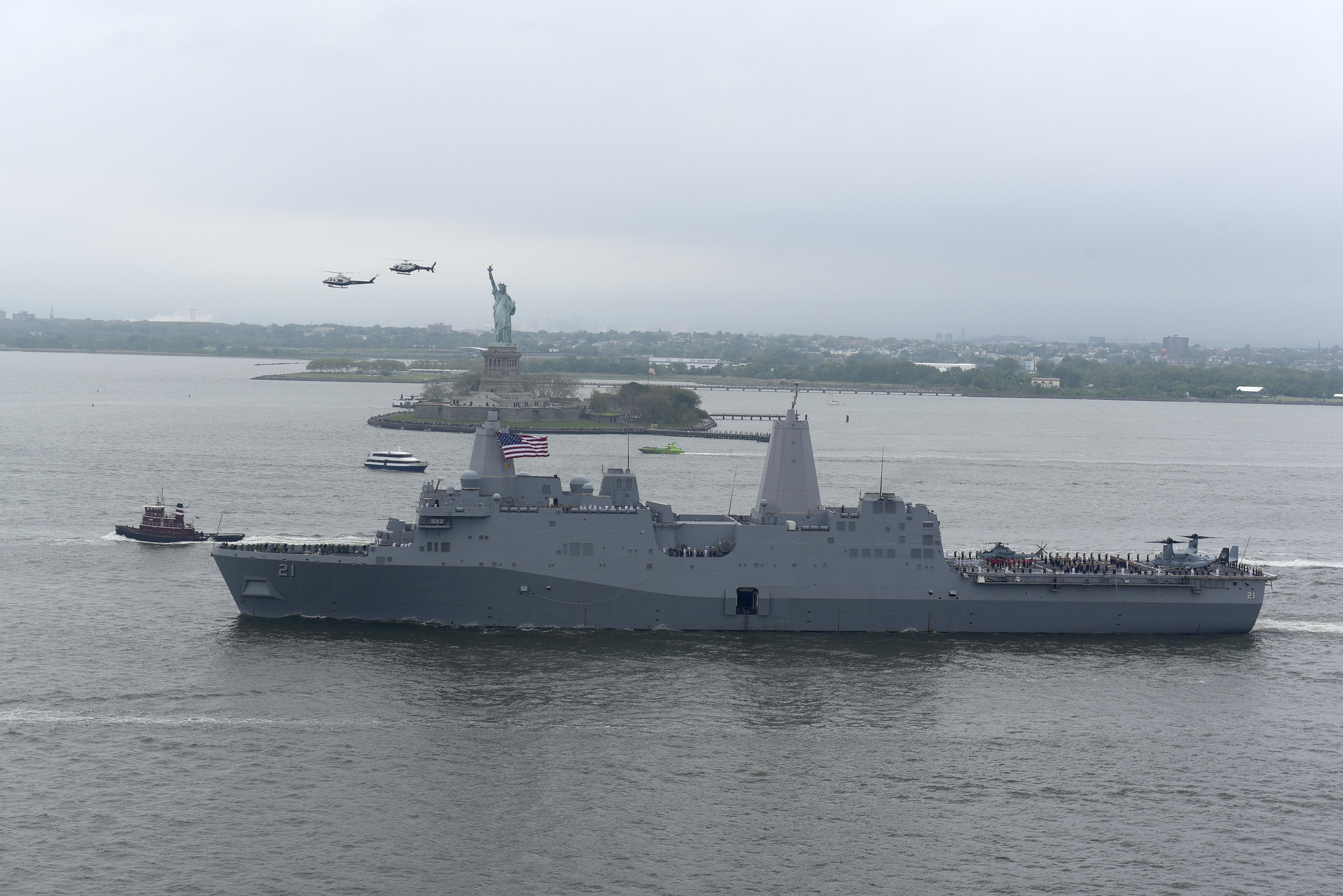 The amphibious transport dock ship USS New York (LPD 21) departs New York Harbor at the conclusion of Fleet Week New York 2019 on May 28, 2019. (Chief Mass Communication Specialist Roger S. Duncan/Navy)