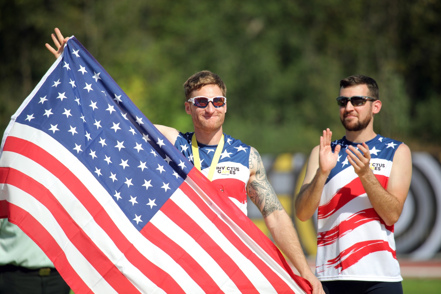 U.S. Navy veteran Lt. Brad Snyder wins silver in the visually impaired 100-meter dash at the Invictus Games on Sept. 24, 2017. (Staff Sgt. Daniel Luksan/Army)