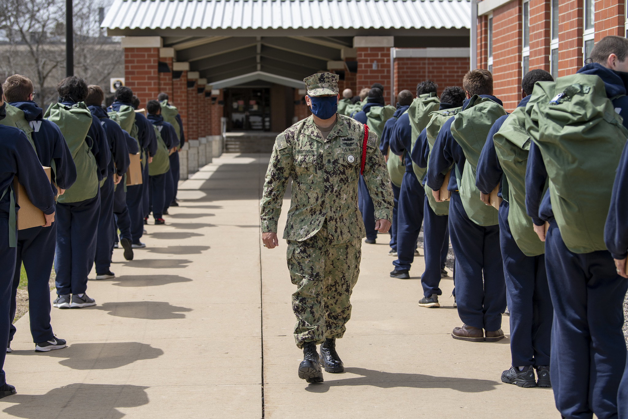 Chief Interior Communications Electrician Joseph Christensen instructs recruits as they arrive at Recruit Training Command at Great Lakes, Ill., on May 4, 2020, following a 14-day restriction-of-movement period at an off-site facility. (MC1 Spencer Fling/Navy)