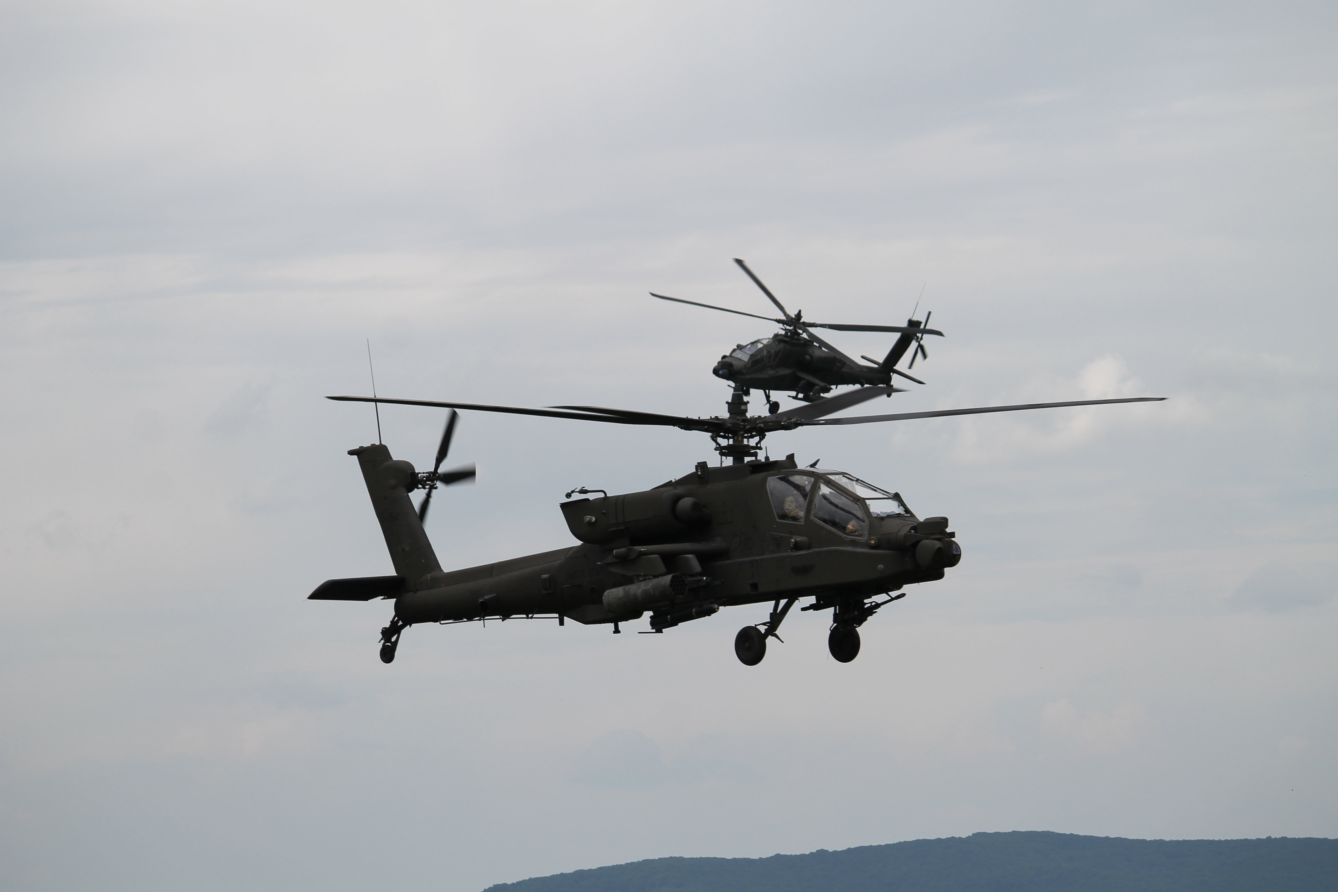 AH-64 Apaches fly out of the training range at the conclusion of CALFEX. (Jen Judson/Staff)
