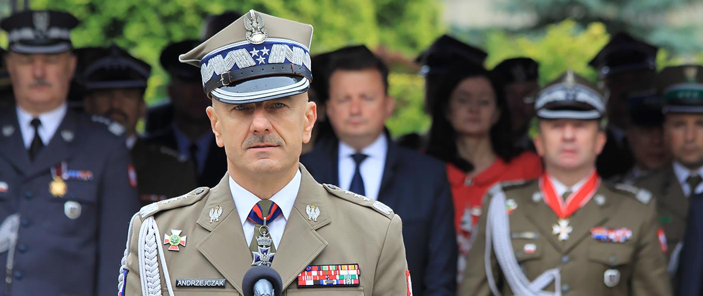 Polish armed forces chief on walking 
