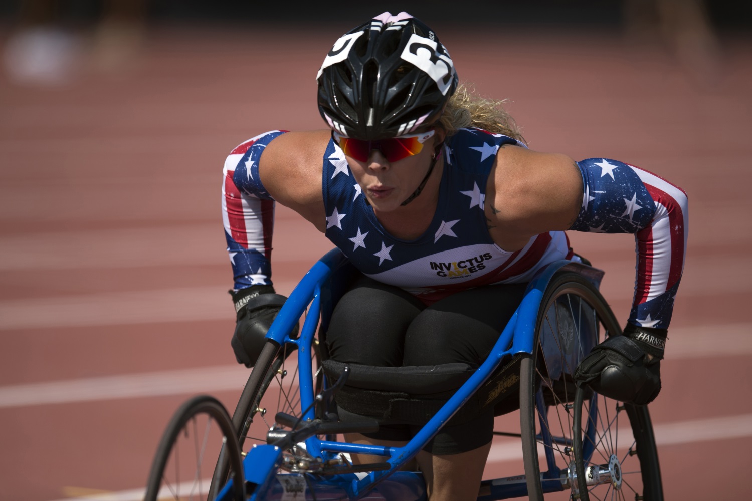 Retired Army Sgt. Brandi Evans races a wheelchair during the athletics finals of the 2017 Invictus Games in Toronto, Canada, on Sept. 25, 2017. (EJ Hersom/DoD)