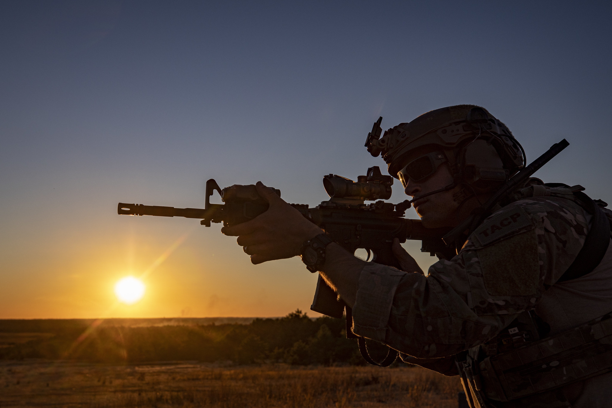 A U.S. Air Force special warfare airman with the New Jersey Air National Guards 227th Air Support Operations Squadron moves tactically during a live-fire training mission with Marine Light Attack Helicopter Squadron 773 on Joint Base McGuire-Dix-Lakehurst, N.J., Oct. 24, 2019. (Master Sgt. Matt Hecht/Air National Guard)