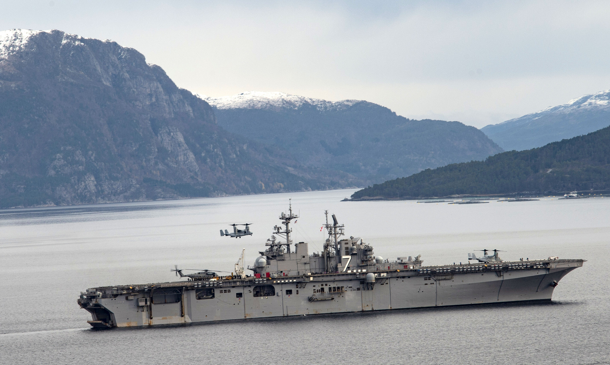 The Wasp-class amphibious assault ship USS Iwo Jima (LHD 7) transits the Alvund Fjord, Oct. 31, 2018, while participating in Trident Juncture 2018, a NATO-led exercise designed to certify NATO response forces and develop interoperability among participating NATO-allied and partner nations. (MC3 Joe J. Cardona Gonzalez/Navy)