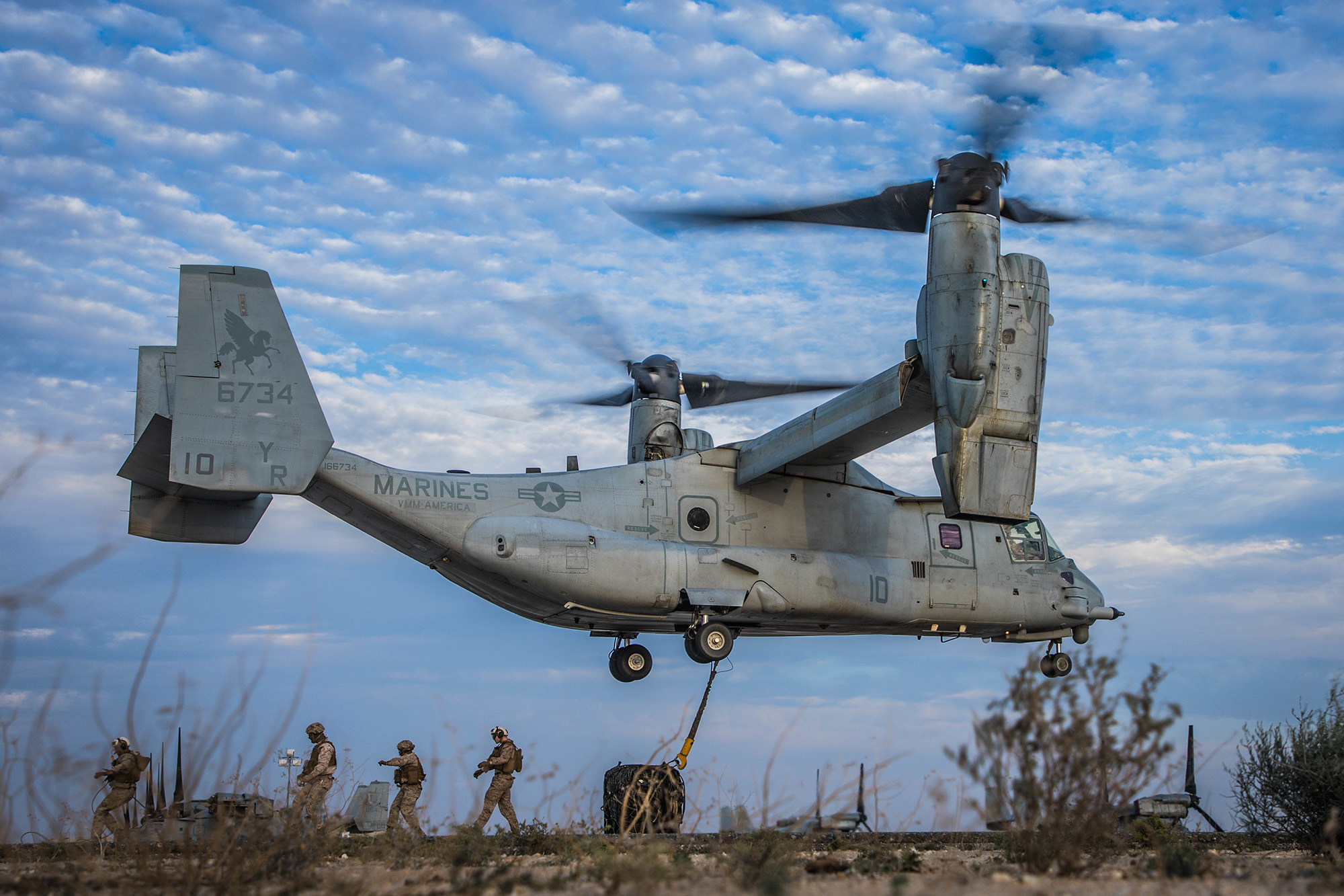 Marines with Marine Medium Tiltrotor (VMM) 161, attached to Special Purpose Marine Air-Ground Task Force – Crisis Response – Central Command (SPMAGTF-CR-CC) 19.2, participate in a helicopter support team exercise on Jan. 17, 2020, in Kuwait. (Sgt. Branden J. Bourque/Marine Corps)