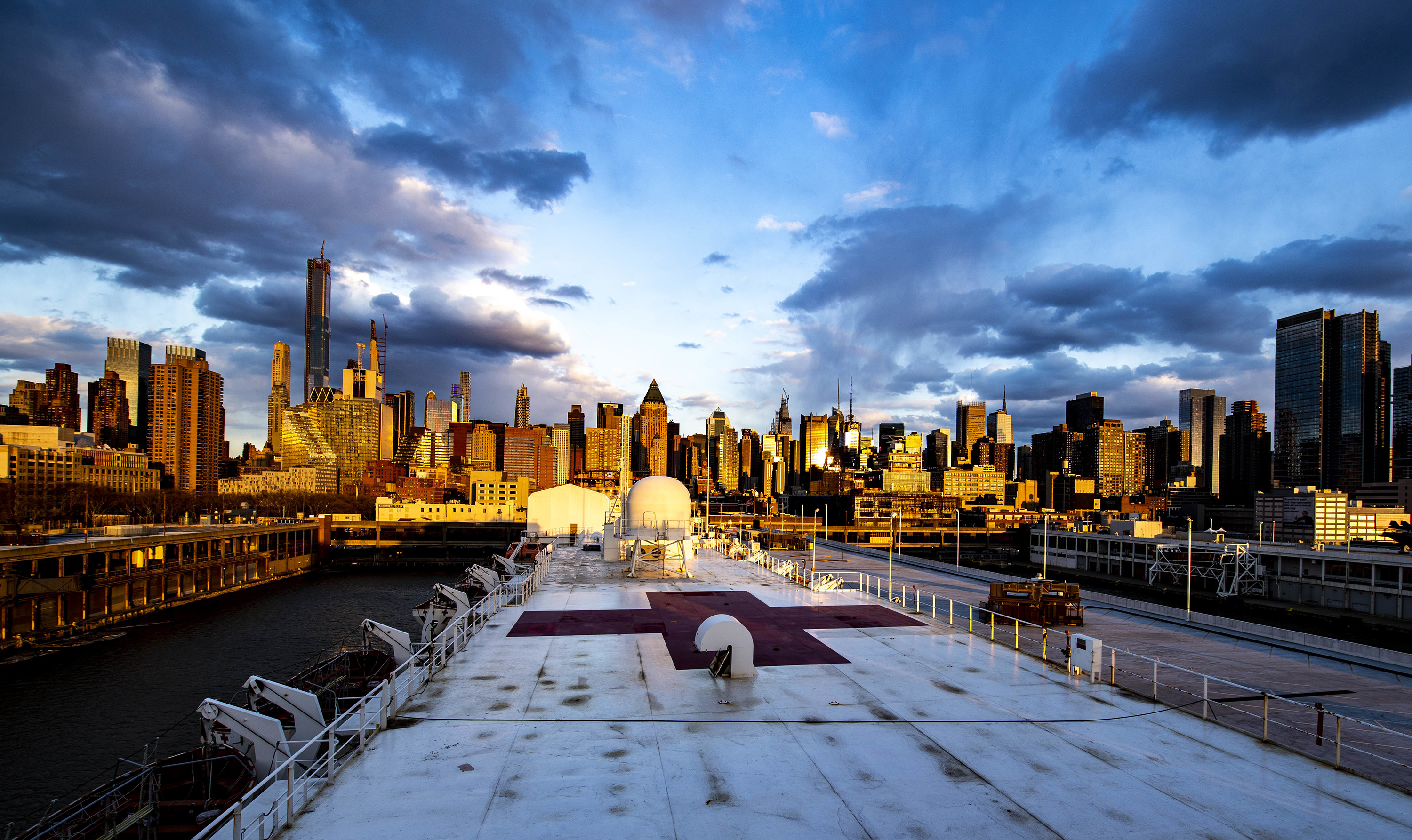 The Military Sealift Command hospital ship USNS Comfort (T-AH 20) provides medical relief to New York City on April 16, 2020. (Mass Communication Specialist 1st Class Scott Bigley/Navy)