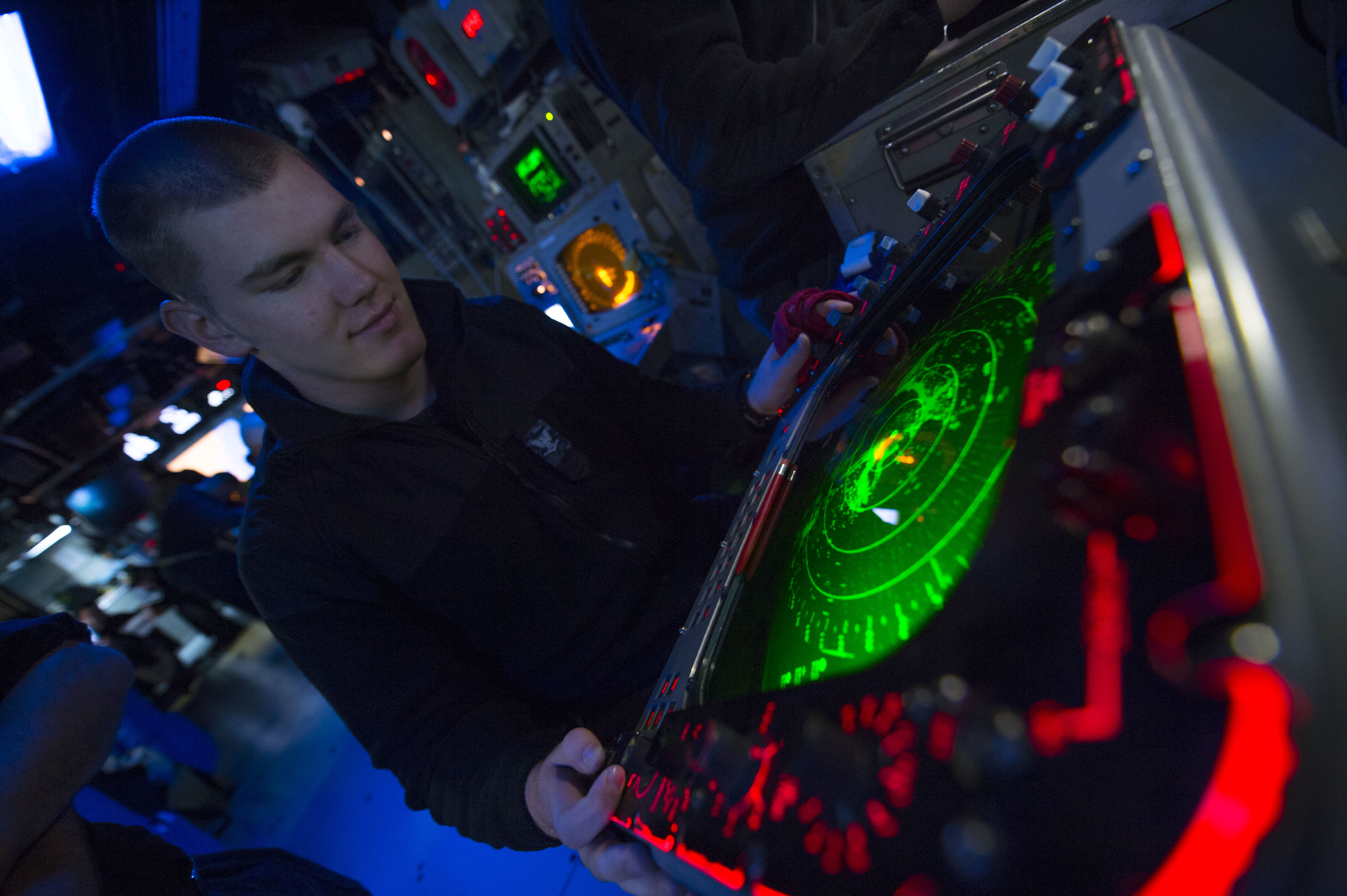 Raytheon wins Navy radar contract