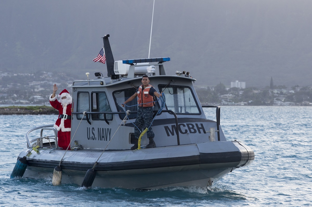 U.S. sailors with Waterfront Operations, Headquarters Battalion, rescue Santa Claus from Kaneohe Bay and bring him to the battalion’s holiday party on Dec. 15, 2017, at Marine Corps Base Hawaii. (Lance Cpl. Luke Kuennen/Marine Corps)
