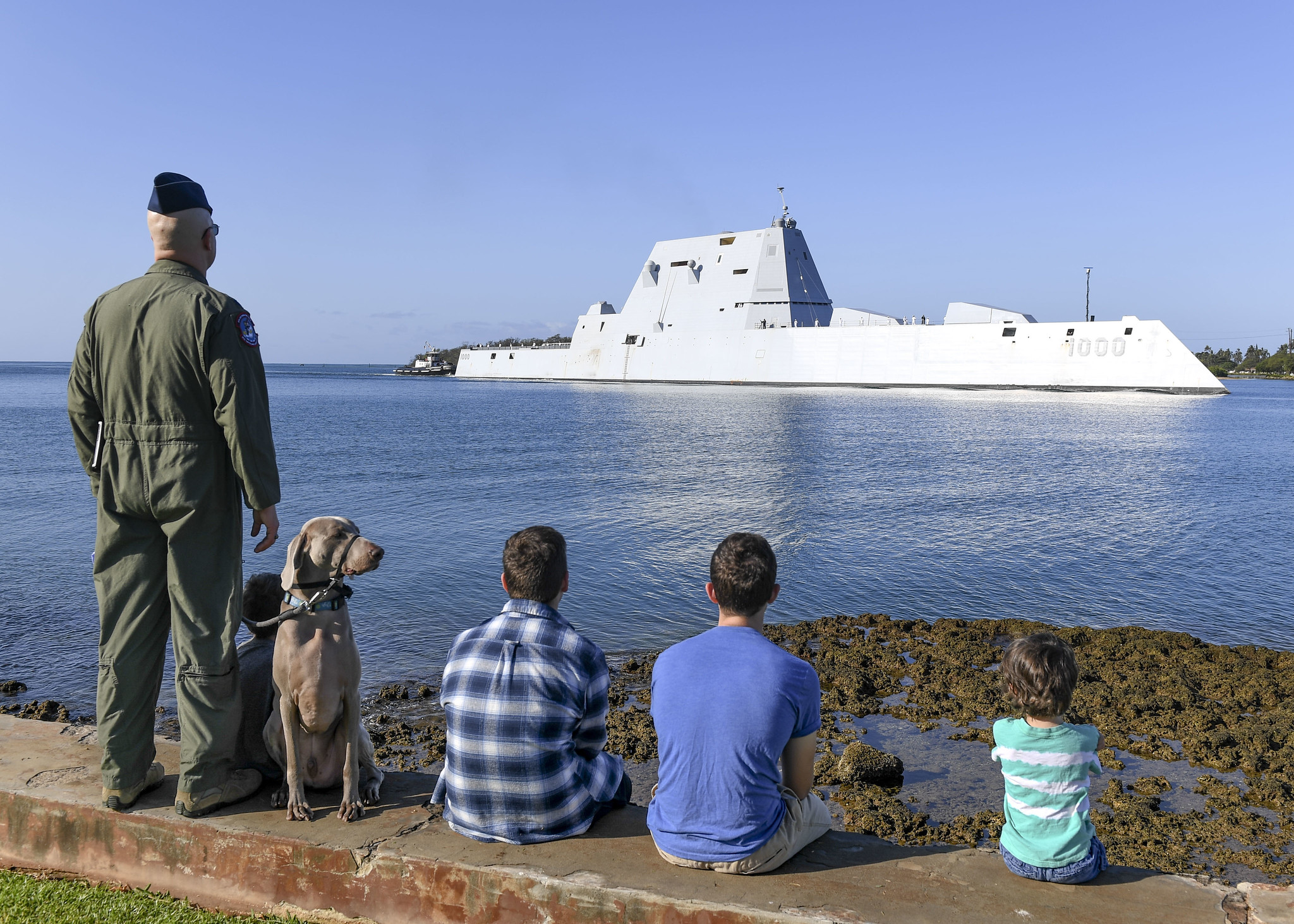 Sailors man the rails aboard the guided-missile destroyer USS Zumwalt (DDG 1000) as the ship pulls into Joint Base Pearl Harbor-Hickam on April 2, 2019. (Mass Communication Specialist 1st Class Holly L. Herline/Navy)