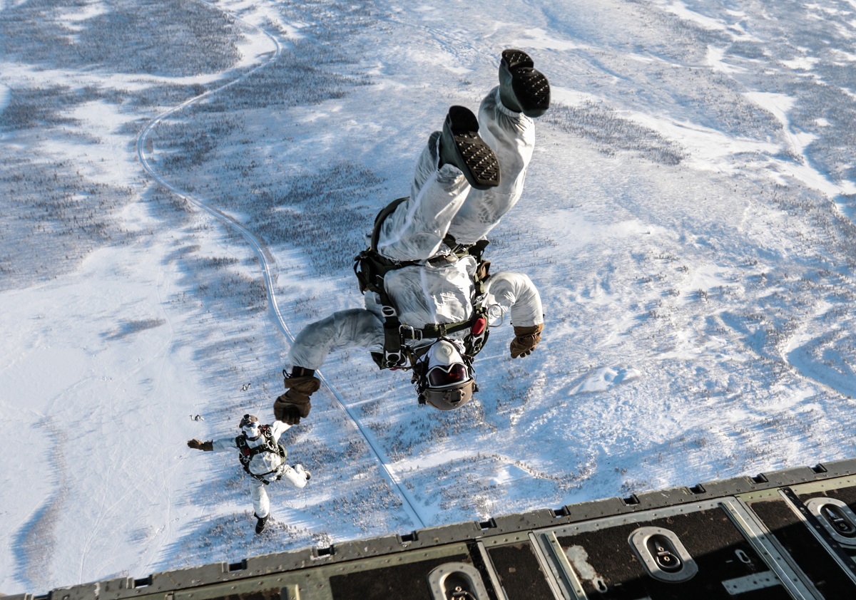 See how this virtual reality trainer can help paratroopers do mission planning