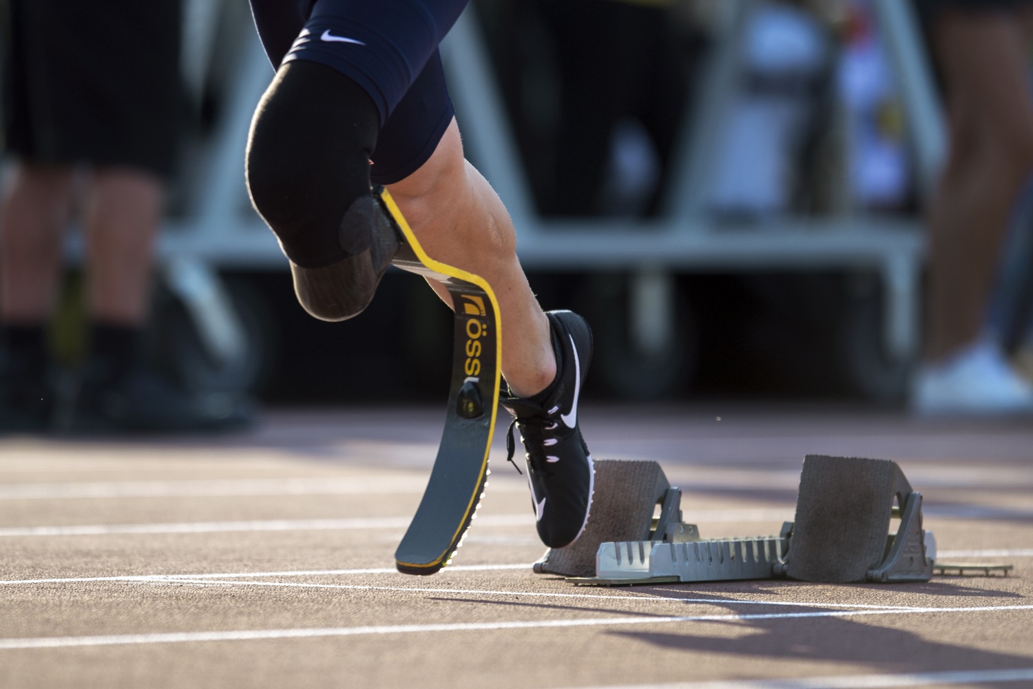 An Air Force veteran takes off from the starting blocks during the 2017 Invictus Games in Toronto, Canada, on Sept. 24, 2017. (EJ Hersom/DoD)