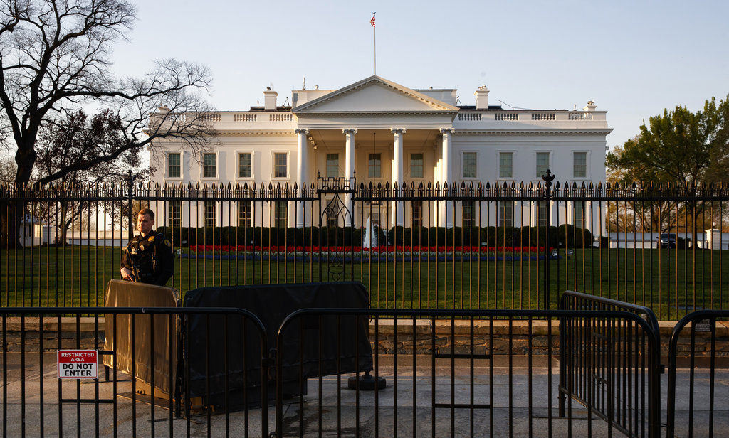 In run-up to missile strike, an orderly, chaotic White House